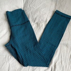 Blue end black textured lululemon leggings